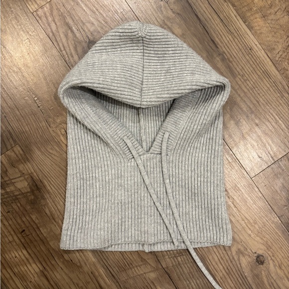 Aritzia Sunday Best Ribbed Hood! - Picture 5 of 7